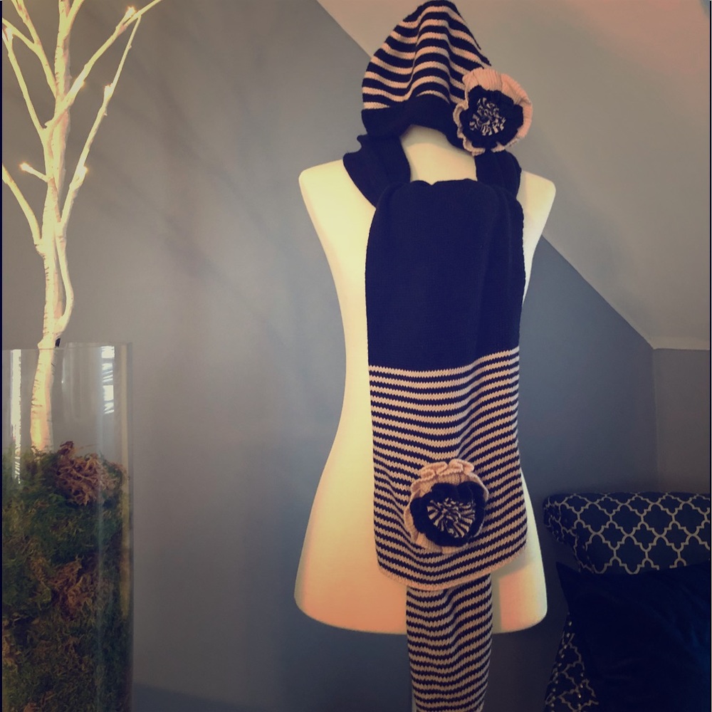 Express Scarf and Beanie Set